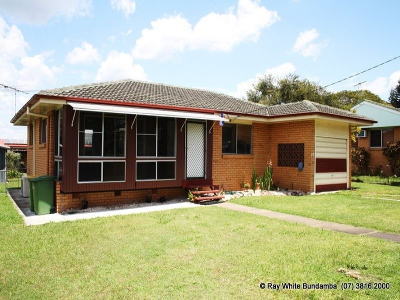 77 Robertson Road, Raceview QLD 4305