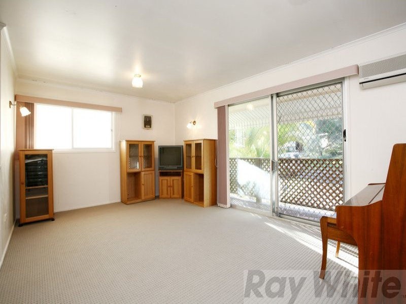 16 Oak Street, Bundamba QLD 4304