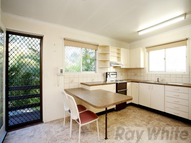 16 Oak Street, Bundamba QLD 4304