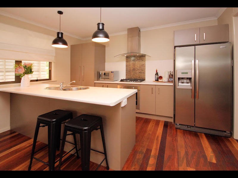 16 Hargreaves Street, Eastern Heights QLD 4305