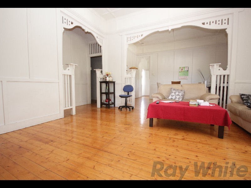 16 Albert Street, Goodna QLD 4300