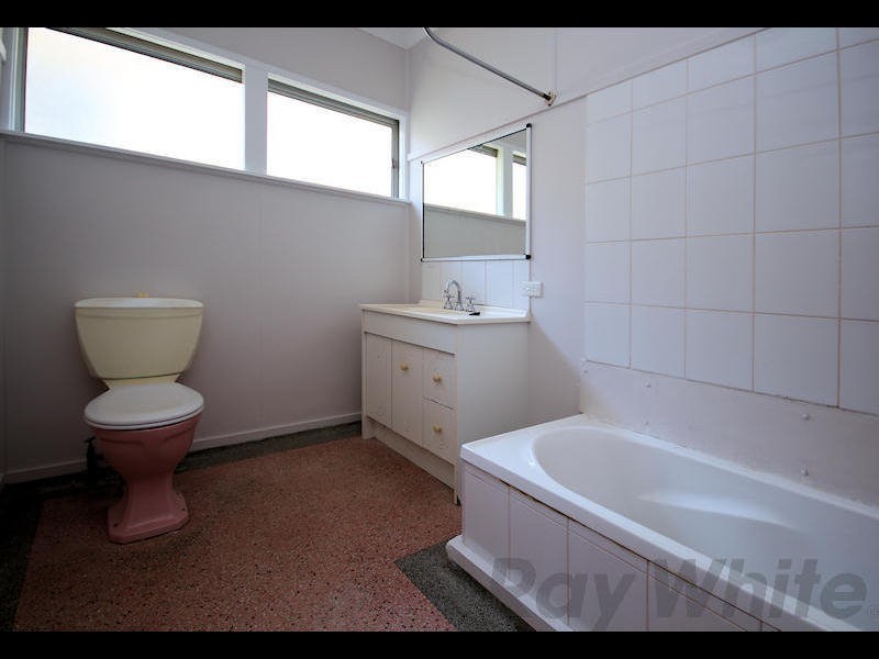 9 Equinox Street, Taringa QLD 4068