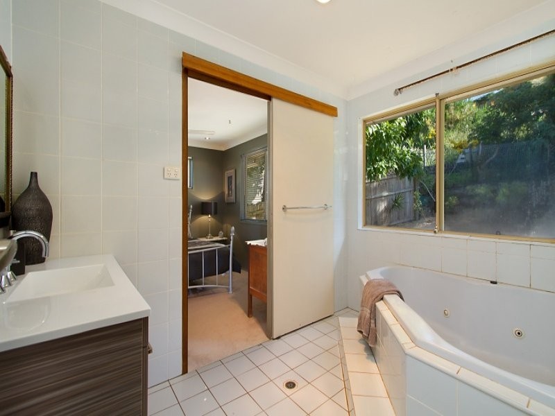 38 Broadwater Esplanade, Bilambil Heights NSW 2486