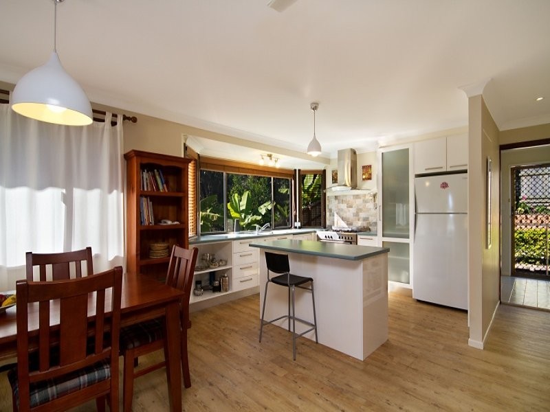 8 Blacksmiths  Lane, Uki NSW 2484