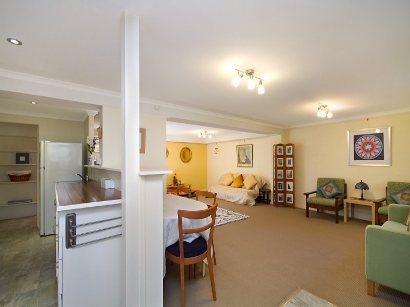 8 Blacksmiths  Lane, Uki NSW 2484