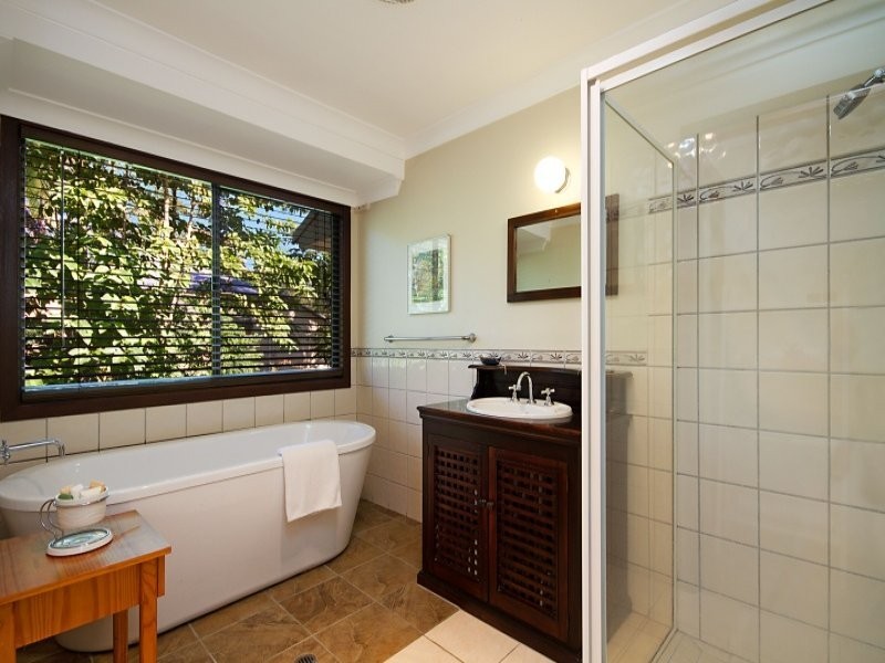 8 Blacksmiths  Lane, Uki NSW 2484