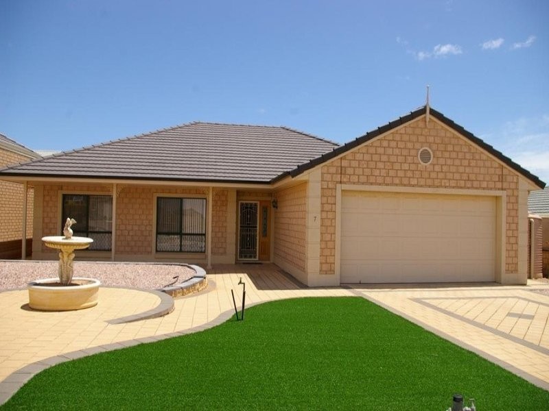 7 Gilmore Crescent, Wallaroo SA 5556