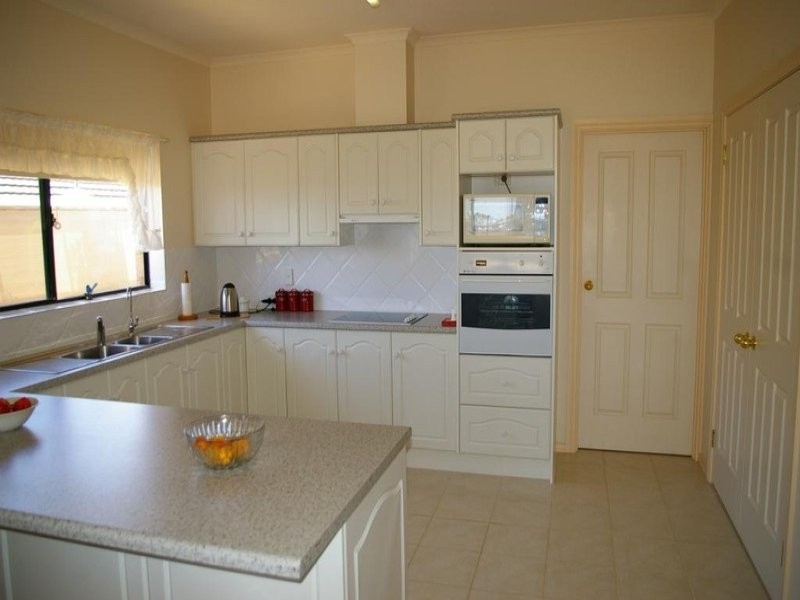 7 Gilmore Crescent, Wallaroo SA 5556