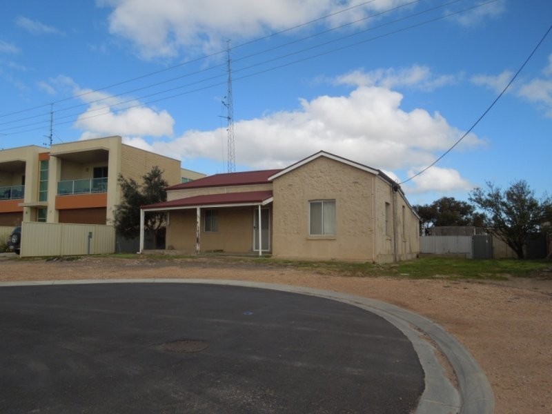 4 Hughes Avenue, Moonta Bay SA 5558