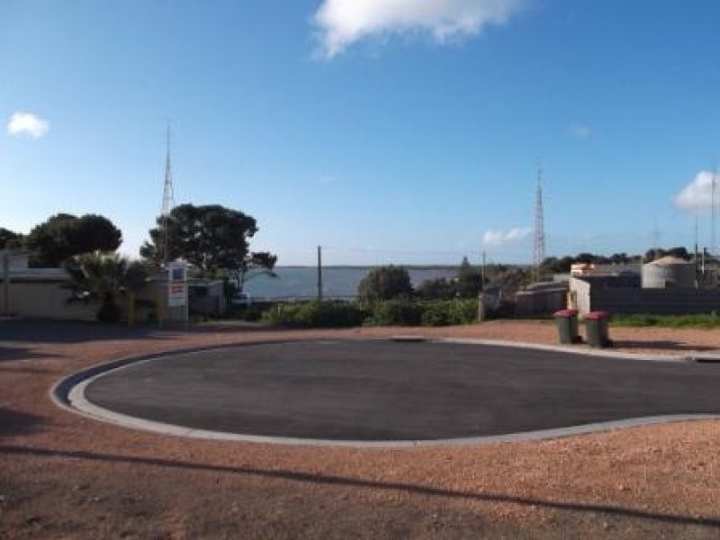 4 Hughes Avenue, Moonta Bay SA 5558