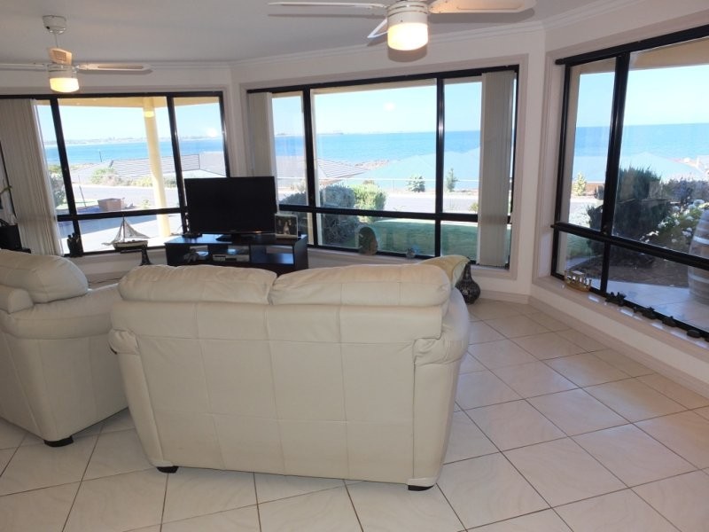 6 Kay Drive, North Beach SA 5556
