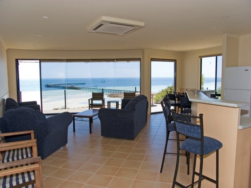 2 Hughes Avenue, Moonta Bay SA 5558