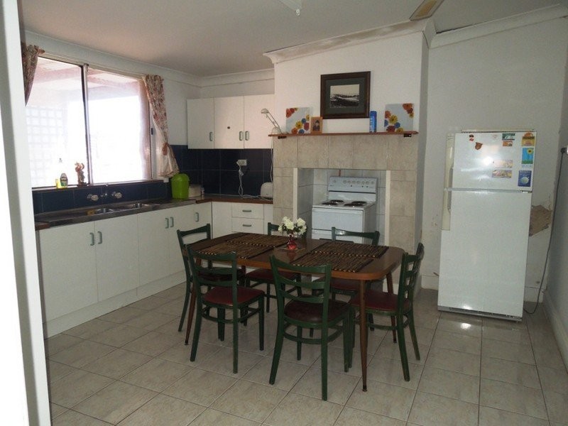 4 Hughes Avenue, Moonta Bay SA 5558