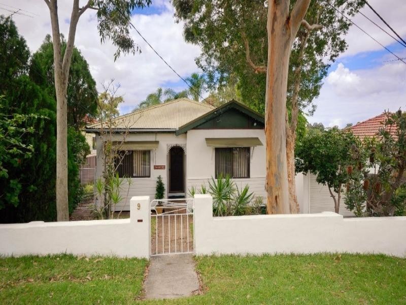 9 Barwon Road, Mortdale NSW 2223