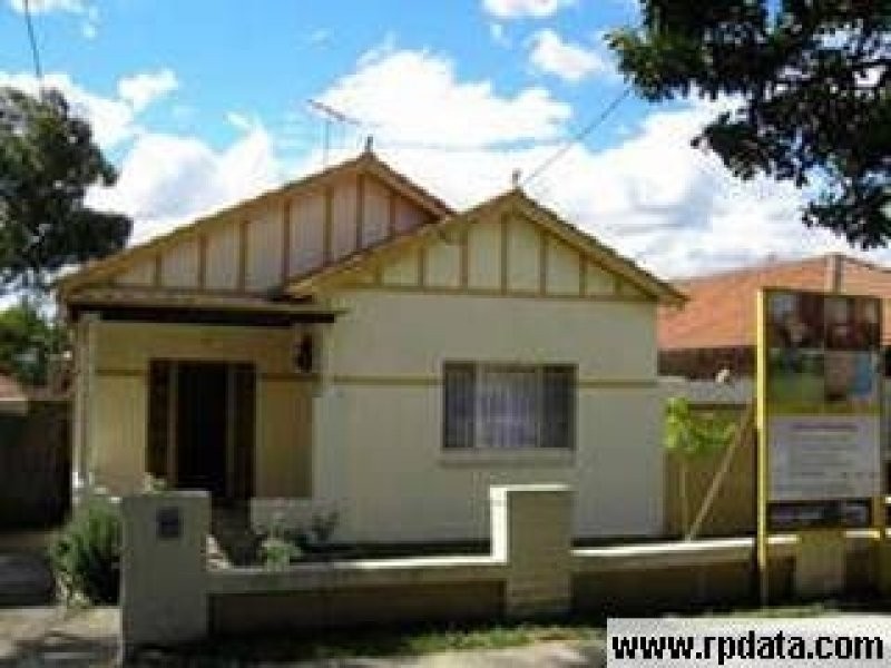 8 Dalcassia Street, Hurstville NSW 2220