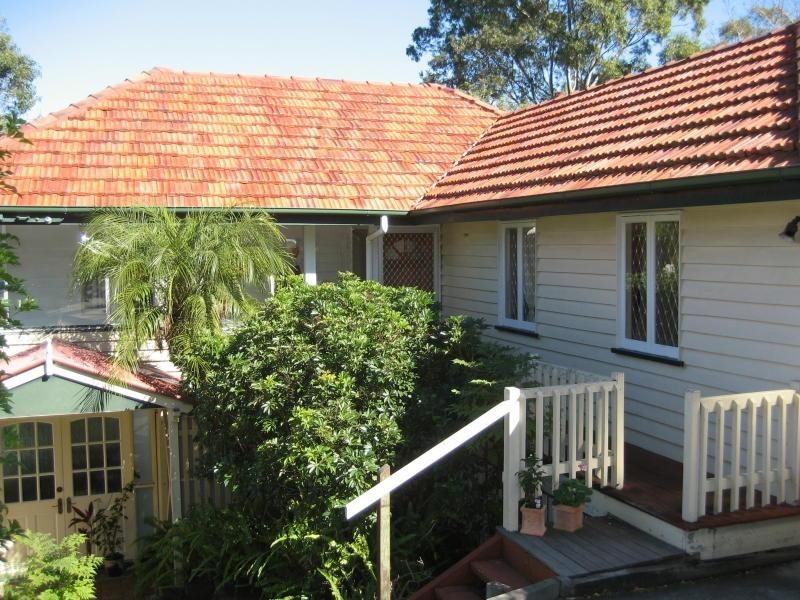 23 Bredden Street, Chapel Hill QLD 4069
