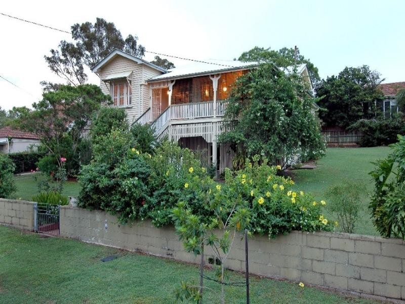 15 Neulans Road, Indooroopilly QLD 4068