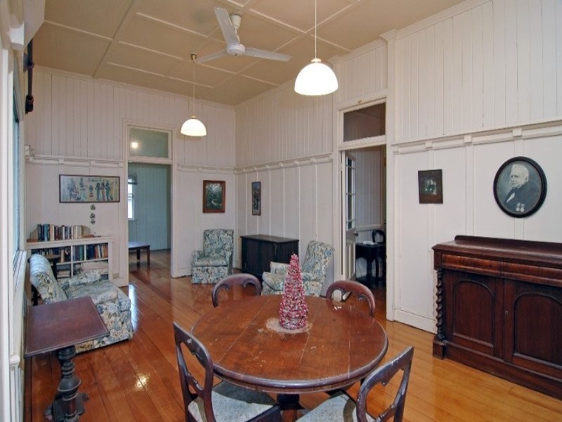 15 Neulans Road, Indooroopilly QLD 4068