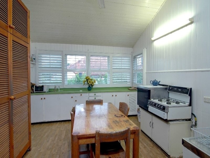 15 Neulans Road, Indooroopilly QLD 4068