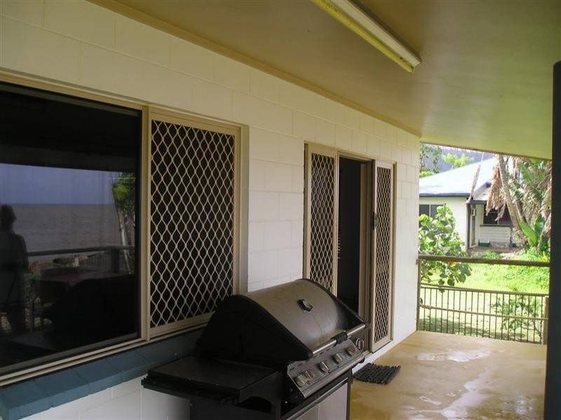40 Elizabeth Street, Flying Fish Point QLD 4860