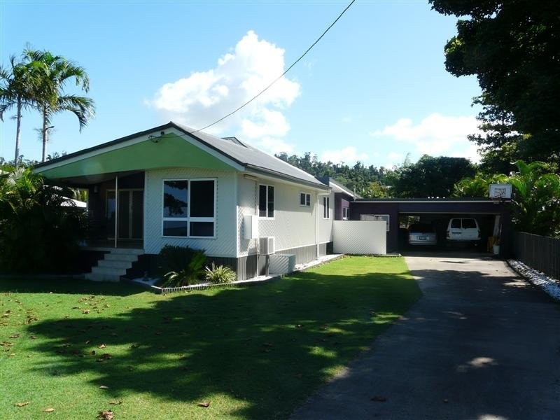 5 The Esplanade, Flying Fish Point QLD 4860