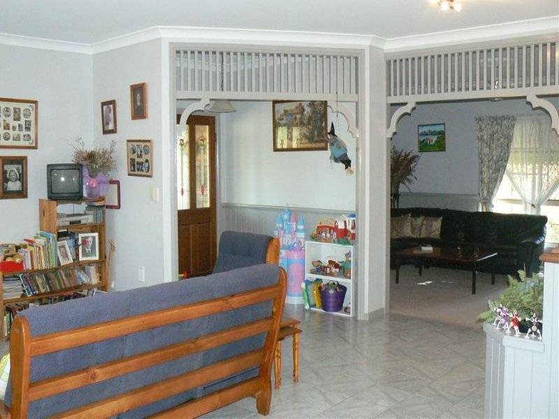 7 Gabbinbar Court, Pine Mountain QLD 4306