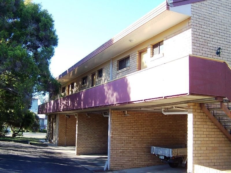 25 Railway Street, Booval QLD 4304