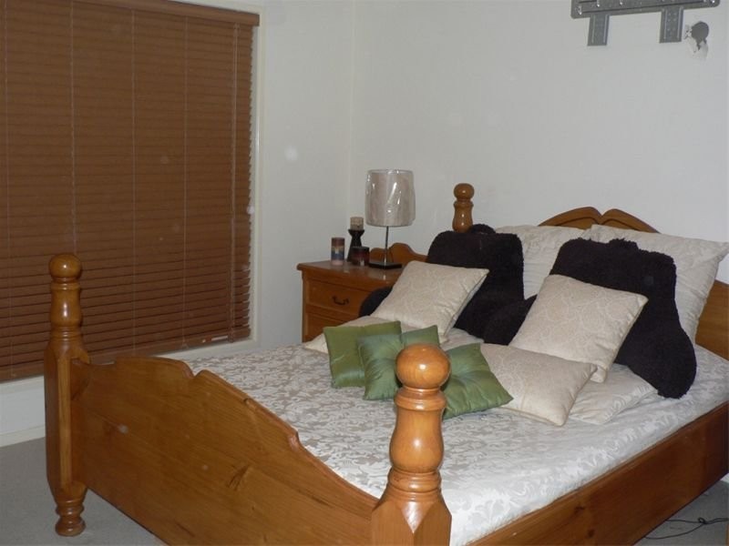 16 Blessington Way, Flinders View QLD 4305