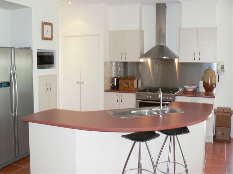 8 Mellor Place, Brassall QLD 4305