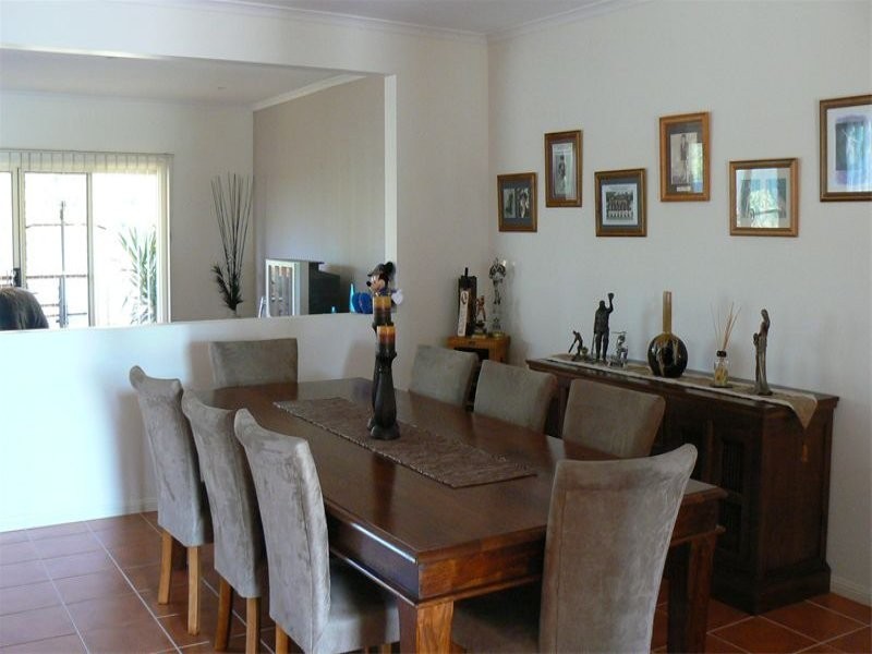 8 Mellor Place, Brassall QLD 4305