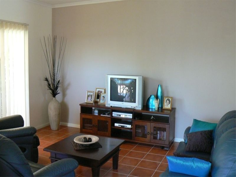 8 Mellor Place, Brassall QLD 4305