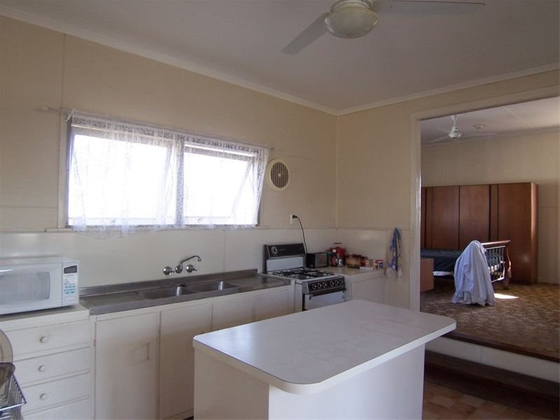 5 Menzies Lane, Eastern Heights QLD 4305