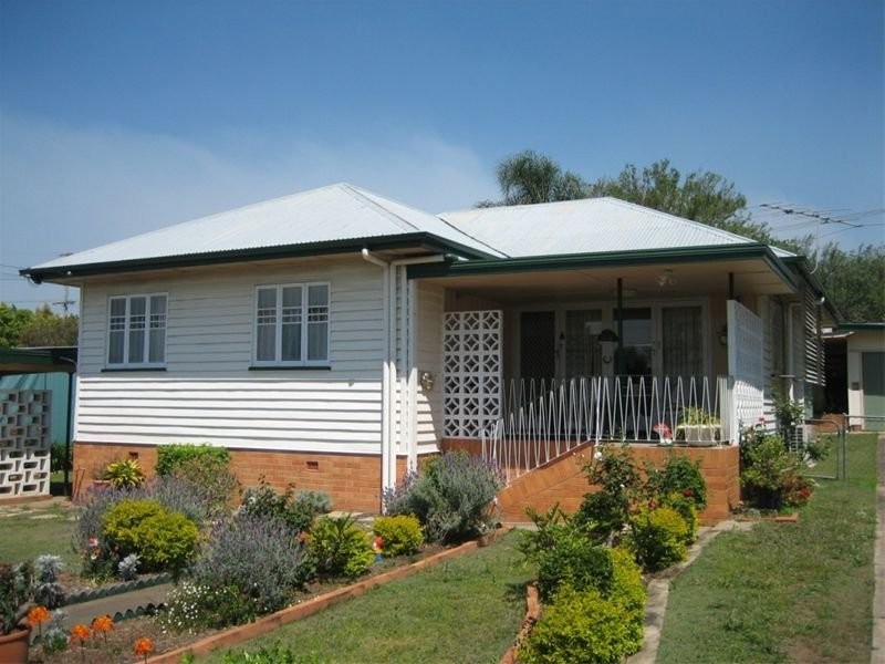 2 Elliott Street, Silkstone QLD 4304