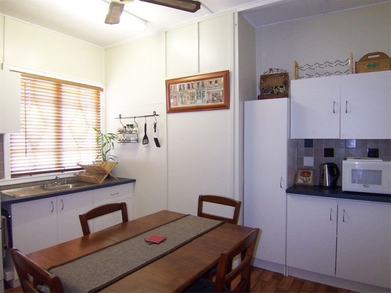 10 Chermside Road, Eastern Heights QLD 4305