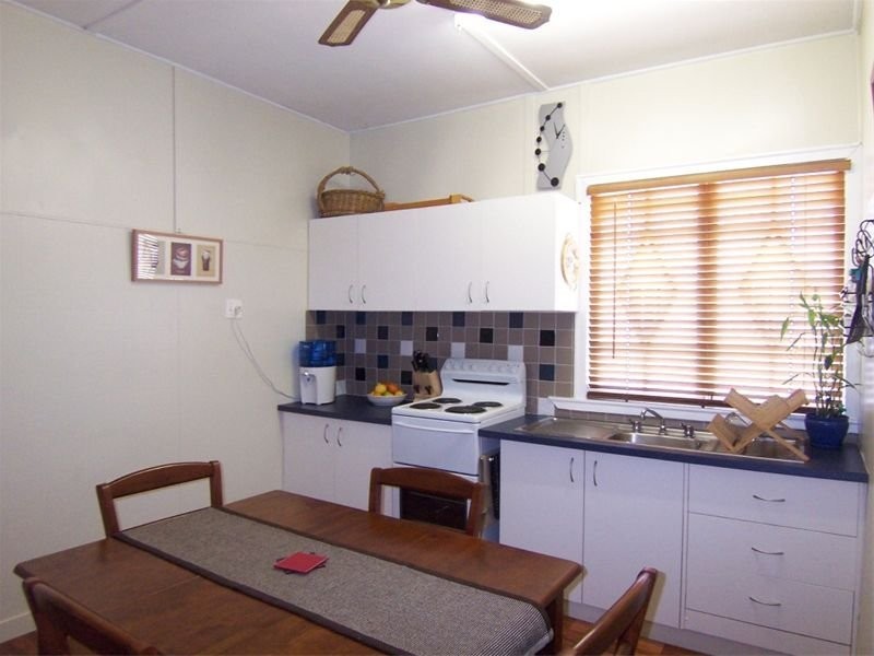 10 Chermside Road, Eastern Heights QLD 4305