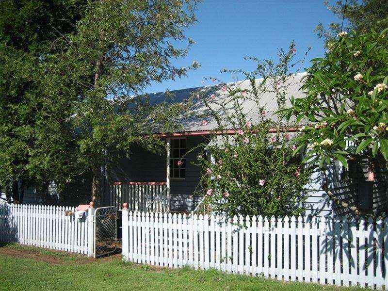 18 Teape Street, Silkstone QLD 4304
