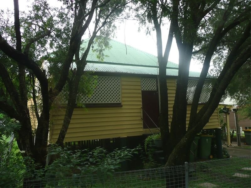 18 Moffatt Street, Ipswich QLD 4305