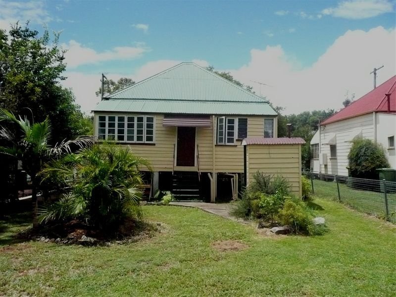 18 Moffatt Street, Ipswich QLD 4305