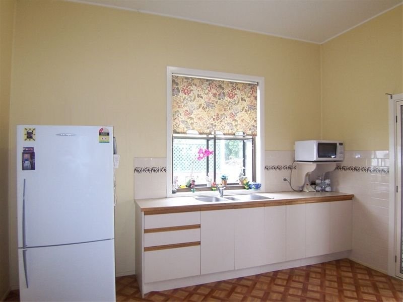 8 William Street, Bundamba QLD 4304