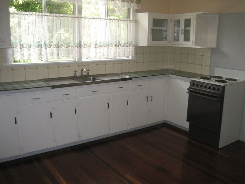 2 Hayes Street, Raceview QLD 4305