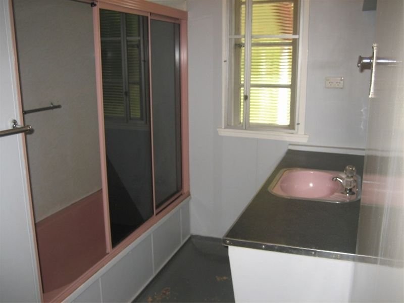 2 Hayes Street, Raceview QLD 4305