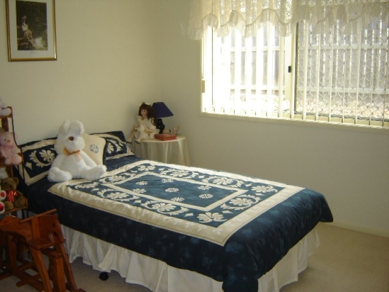 2 Catherine Place, Flinders View QLD 4305