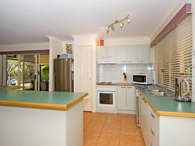 14 Hillcrest Place, Flinders View QLD 4305