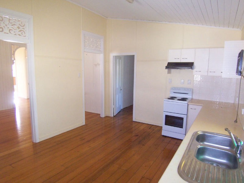 154A South Station Road, Silkstone QLD 4304