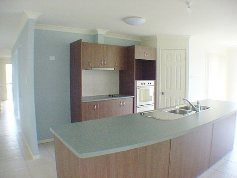 11 Regency Grove, Flinders View QLD 4305