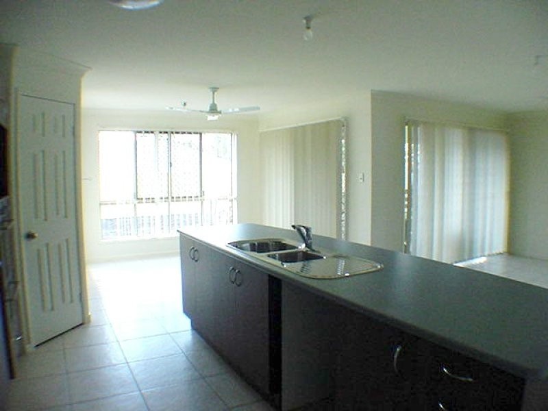 11 Regency Grove, Flinders View QLD 4305