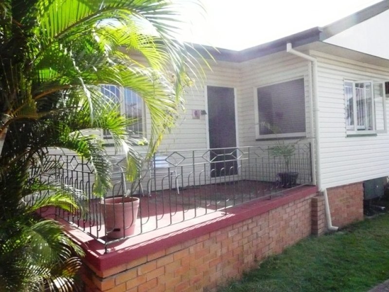 6 Gledson Street, North Booval QLD 4304