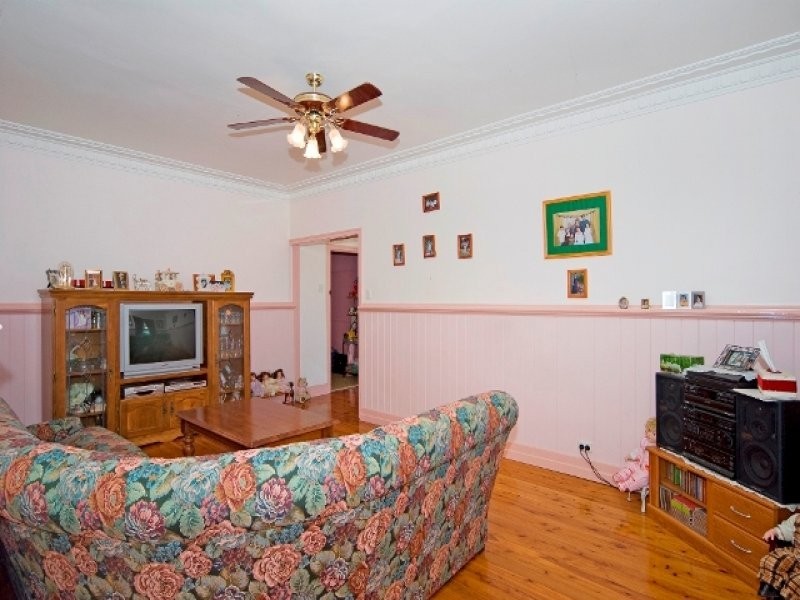 7 Frederick Street, Newtown QLD 4305