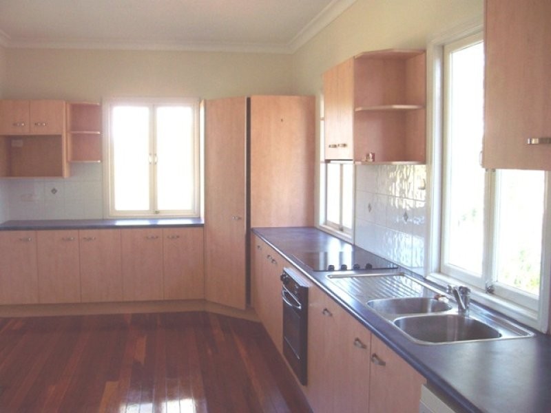 16 Burke Street, Barellan Point QLD 4306