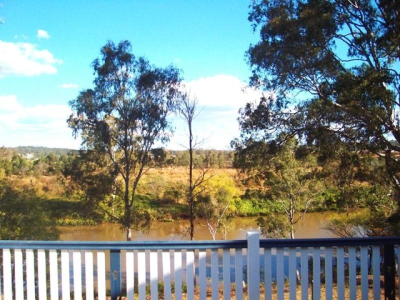 16 Burke Street, Barellan Point QLD 4306